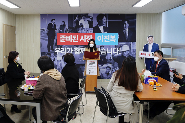 ▲ 부산지역 3040여성단체 회원 200인이 이진복 국민의힘 부산시장 예비후보에 대한 지지를 선언했다. ⓒ이진복 예비후보