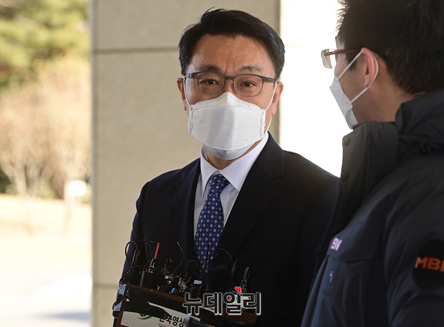 ▲ 김진욱 고위공직자범죄수사처(공수처) 처장이 8일 오후 윤석열 검찰총장과의 접견을 위해 서울 서초구 대검찰청으로 들어가고 있다. ⓒ정상윤 기자