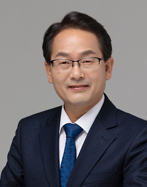 ▲ 강준현 민주당 세종시당 위원장이 지역 중학생 20명에게 '희망의 책' 전달했다.ⓒ강준현 의원사무실