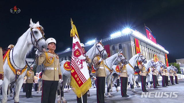 ▲ 지난해 10월 노동당 창건기념 야간 열병식 당시 김일성 광장. 평양에서 김씨 일가 관련 시설에는 절대 불이 꺼지지 않는다. ⓒ뉴시스. 무단전재 및 재배포 금지.