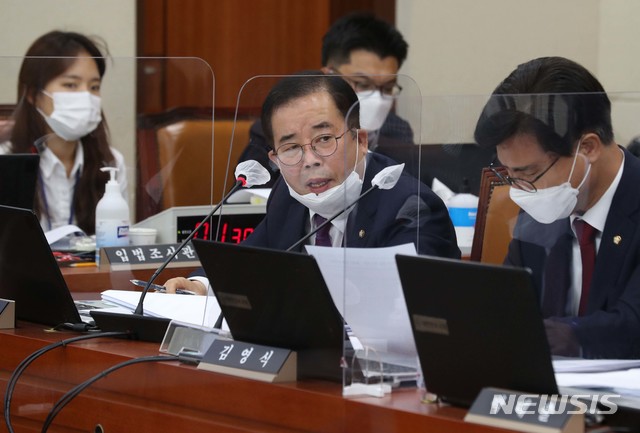 ▲ 박성중 국민의힘 의원이 지난해 10월 12일 국회 과학기술정보방송통신위원회에서 열린 원자력안전위원회·한국원자력안전기술원 등에 대한 국정감사에서 질의를 하고 있다. (공동취재사진) ⓒ뉴시스