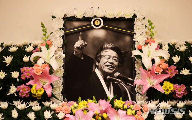 ▲ 15일 새벽 별세한 백기완 통일문제연구소장의 빈소가 서울대병원 장례식장에 마련돼있다. ⓒ뉴시스