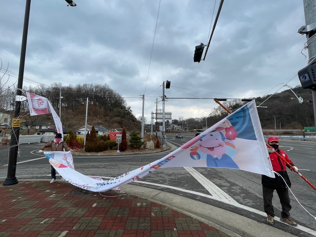 ▲ 성주군 대가면은 15일 연휴가 끝나고 불법 광고물 집중 정비를 했다.ⓒ성주군