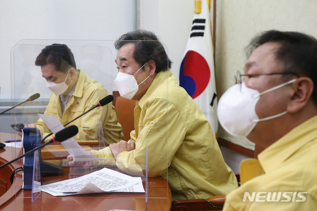 ▲ 이낙연 더불어민주당 대표가 19일 오전 국회에서 열린 더불어민주당 최고위원회의에서 발언하고 있다. ⓒ뉴시스