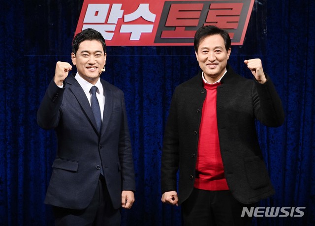 ▲ 오세훈(우) 국민의힘 서울시장 예비후보가 19일 오후 서울 용산구 백범김구기념관에서 열린 맞ㅈ수토론에서 '10년전 시장직 사퇴'로 인한 책임을 묻는 같은당 오신환(좌) 예비후보 지적에 