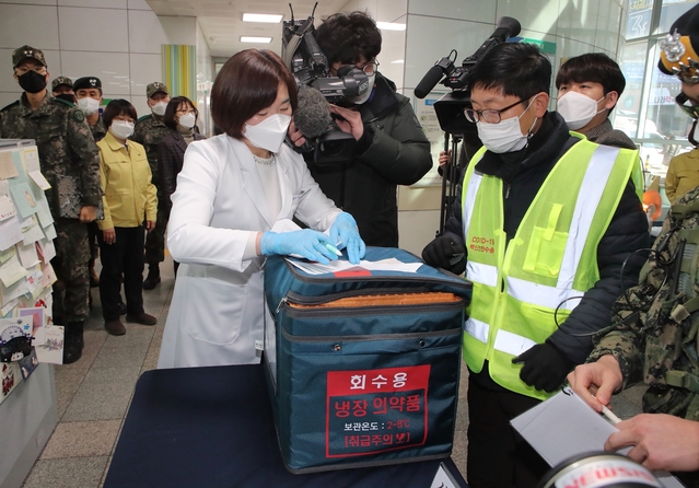 ▲ 이번 훈련은 국내 백신 생산공장인 안동공장에서 출하한 코로나19 백신모형을 대형 물류창고(이천)를 거쳐 지역별 접종기관까지 운송하고 보관함에 저장하는 순으로 진행됐다.ⓒ대구시
