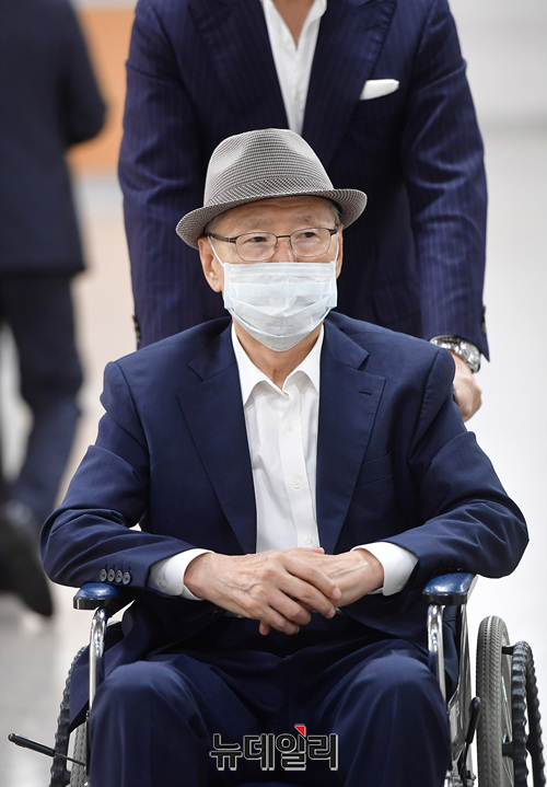 ▲ 김백준 전 청와대 총무기획관이 2019년 8월 13일 서울고법 형사3부 심리로 열린 본인의 항소심 선고공판에 출석하고 있다. ⓒ정상윤 기자ⓒ