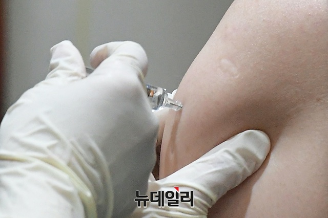 ▲ 오는 26일부터 국내에서 첫 신종 코로나바이러스 감염증(코로나19) 백신접종이 시작된다. 충청권에서는 이날 3만9000여 명이 맞을 것으로 예상된다.ⓒ뉴데일리 DB