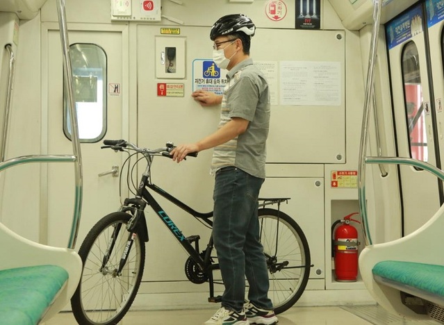 ▲ 대전도시철도공사가 평일 ‘자전거 휴대승차’를 확대 운영한다.ⓒ대전도시철도공사