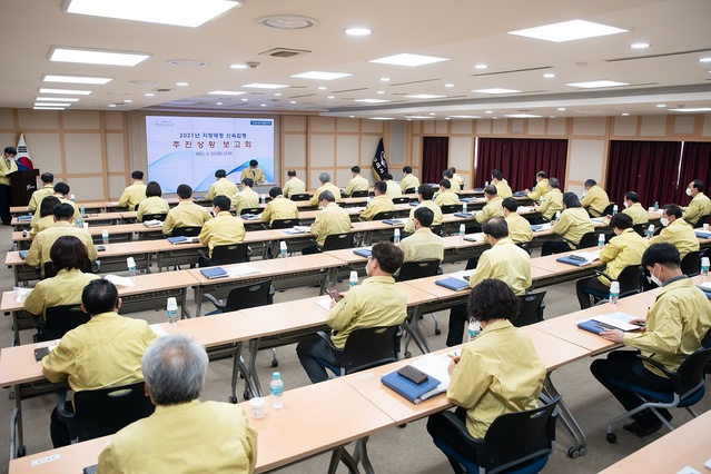 ▲ 구미시(시장 장세용)는 23일 시청 상황실에서 배용수 부시장 주재로 ‘2021년 상반기 신속집행 추진상황 보고회’를 개최했다.ⓒ구미시