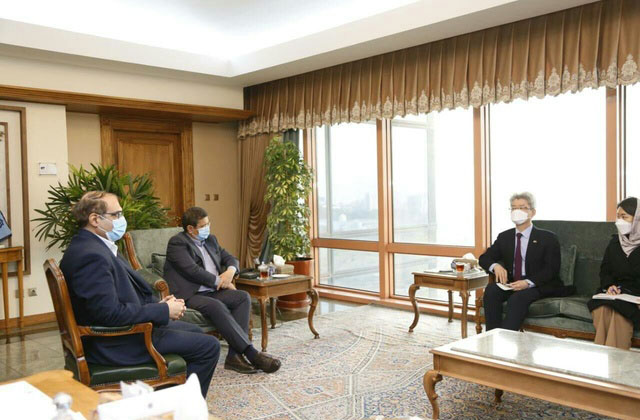 ▲ 지난 22일(현지시간) 유정현 이란주재 한국대사와 압돌나세르 헴마티 이란중앙은행 총재가 면담하는 모습. ⓒ뉴시스. 무단전재 및 재배포 금지.