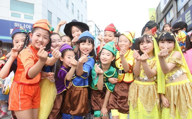 ▲ 2019년 열린 단양군 쌍둥이힐링페스티벌 거리퍼레이드.ⓒ단양군
