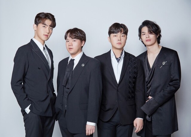 ▲ 크로스오버 보컬 그룹 라비던스(왼쪽부터 뮤지컬 배우 황건하, 테너 존노, 소리꾼 고영열, 베이스 김바울).ⓒ크레디아