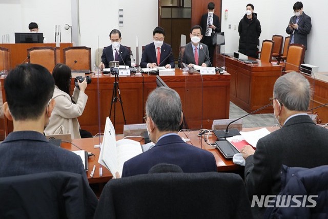 ▲ 주호영 국민의힘 원내대표가 2일 서울 여의도 국회에서 열린 북한인권법 통과 5주년 및 화요집회 100회 기념 세미나에서 축사를 하고 있다.ⓒ뉴시스