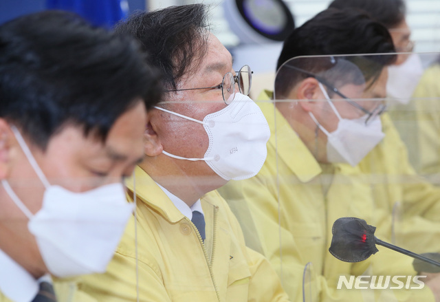 ▲ 더불어민주당 김태년 원내대표가 2일 서울 여의도 국회에서 열린 원내대책회의에서 발언하고 있다. ⓒ뉴시스