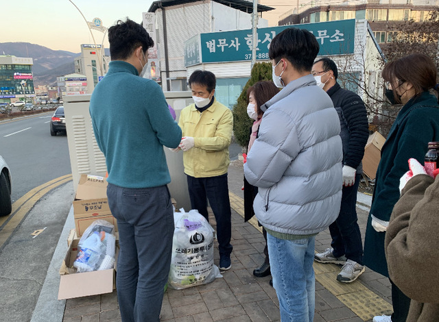 ▲ 청도군(군수 이승율) 청도읍은 지역 내에서 배출되는 생활쓰레기 분리배출 홍보에 총력을 기울이고 있다.ⓒ청도군