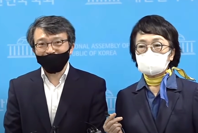 ▲ 김의겸 전 청와대 대변인과 김진애 열린민주당 서울시장 후보가 3일 국회 소통관에서 기자회견을 하고 있다. ⓒ유튜브 채널 '열린민주당TV' 영상 캡처