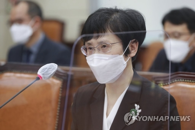 ▲ 현직 서울고등법원 판사인 박순영 중앙선거관리위원 후보자가 4일 국회 행정안전위원회에서 열린 인사청문회에서 답변하고 있다. ⓒ연합뉴스