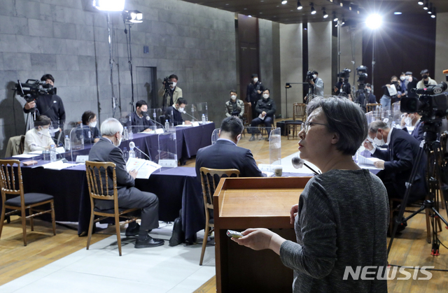 ▲ 박혜경 중앙방역대책본부 방역지원단장이 5일 열린 사회적 거리두기 체계 개편안 공청회에 참석해 주제발표를 하고 있다. ⓒ뉴시스