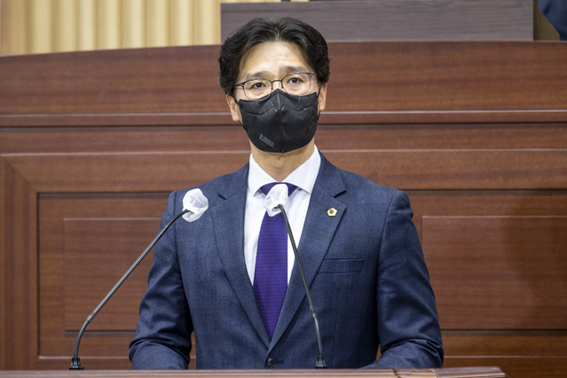 ▲ 경북도의회 정세현 의원(교육위원회, 구미)은 5일 제322회 임시회 제1차 본회의 도정질문에 나서 지방재정 안정화, 지역혁신 플랫폼 구축 등의 문제를 지적하고 강력한 개선 조치가 필요하다고 주장했다.ⓒ경북도의회