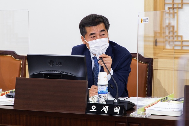 ▲ 경북도의회 건설소방위원회 오세혁 의원(경산4)이 평소 장애가 있는 이웃들의 불편해소와 복리증진을 위해 노력해온 공적으로 자랑스러운 한국장애인상을 수상했다.ⓒ경북도의회