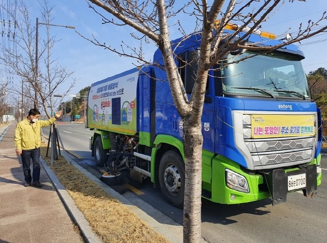 ▲ 도로재비산먼지 청소차량 사진.ⓒ포항시