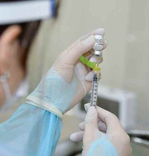 ▲ 보건당국에 따르면 지난 2일 포항시 남구 한 요양병원에서 아스트라제네카(AZ) 백신을 접종한 50대 여성 A씨는 당일 이상반응 없이 정상 상태를 보였으나, 6일 새벽 간호사가 숨져 있는 것을 발견했다.ⓒ포항시