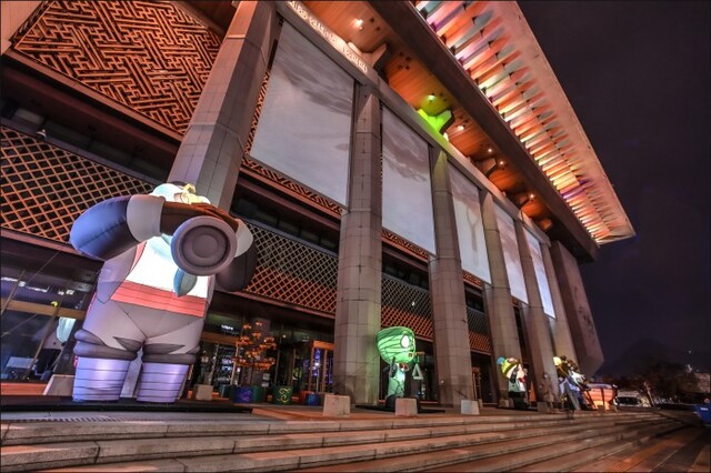 ▲ '리그 오브 레전드 라이브: 디 오케스트라' 대형 풍선 프로모션.ⓒ세종문화회관