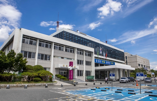 ▲ 경상북도와 구미시는 2월 26일 ㈜LG화학 본사를 찾아 ‘상생형 구미일자리’ 사업 추진과 관련해 기업 관계자들과 만나 실무협의를 가졌다. 사진은 구미시청.ⓒ구미시