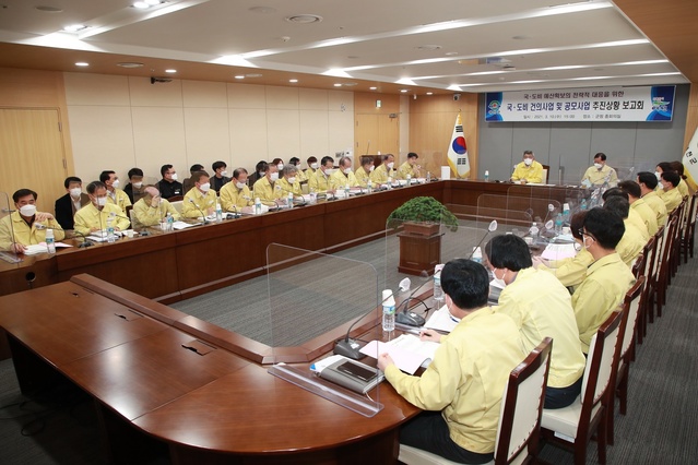 ▲ 예천군은 10일 오후 3시 군청 중회의실에서 국·도비 확보에 대한 추진상황 공유와 대응방안 마련을 위해 김학동 예천군수 주재로 내년도 국·도비 건의사업 및 공모사업 추진상황 보고회를 했다.ⓒ예천군