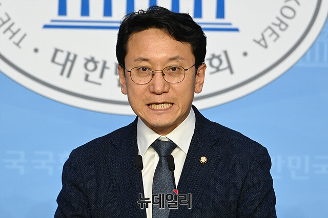 ▲ 박영선 더불어민주당 서울시장 후보 비서실장인 천준호 민주당 의원. 천 의원은 2011~2014년 박원순 전 서울시장 기획보좌관, 2014~2015년 박원순 전 서울시장 비서실장을 지냈다. ⓒ뉴데일리 DB