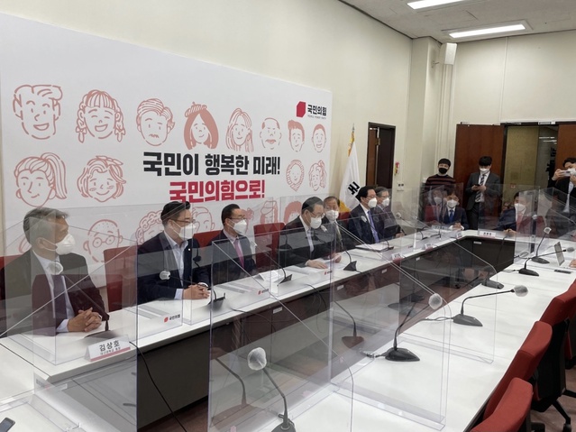 ▲ 대구대학교 김상호 총장이 지난 11일 국회 국민의힘 원내대표실에서 개최된 지방대학 위기 해법을 위한 간담회에 참석했다.ⓒ대구대