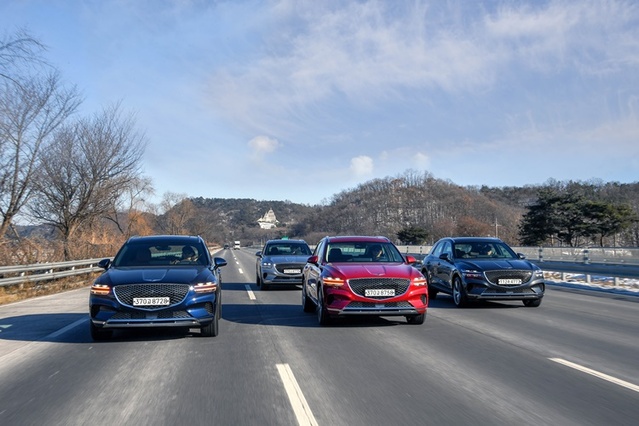 ▲ 주행 중인 GV70 ⓒ현대자동차