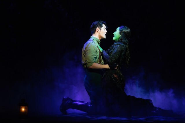 ▲ 뮤지컬 '위키드' 공연 장면(옥주현·서경수).ⓒ에스앤코