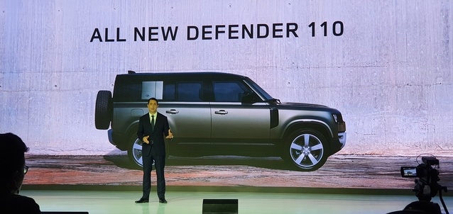 ▲ 로빈 콜건 재규어랜드로버 코리아 신임대표가 올해 국내 시장에 출시하는 신차들에 대해 설명하고 있다.ⓒ뉴데일리