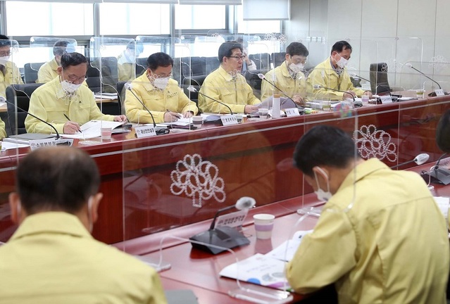 ▲ 양승조 충남도지사가 15일 도청에서 실국원장회의를 주재하고 있다.ⓒ충남도