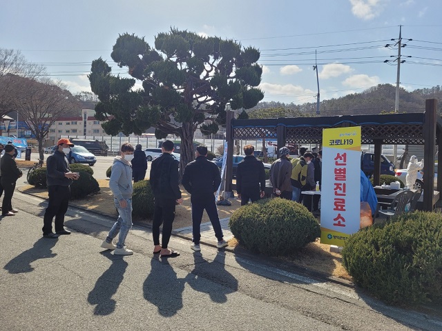 ▲ 영덕군은 군내 외국인 근로자 코로나19 선제 검사를 실시했다.ⓒ영덕군