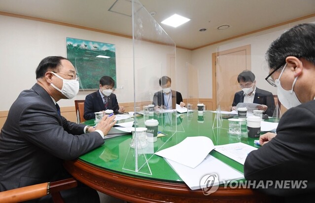 ▲ LH 사태 관련 관계장관회의 주재하는 홍남기 부총리.ⓒ연합뉴스