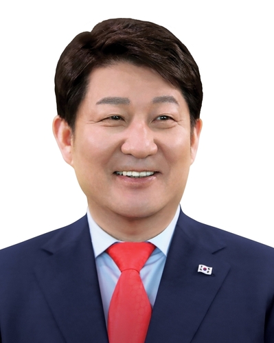 ▲ 권영진 대구시장이 16일 대구시청에서 페놀유출사고 30년을 맞아 ‘정부와 시·도민께 드리는 호소문’을 발표하고 정부의 취수원 이전 문제 해결과 구미시민의 대승적 결단을 촉구했다.ⓒ대구시