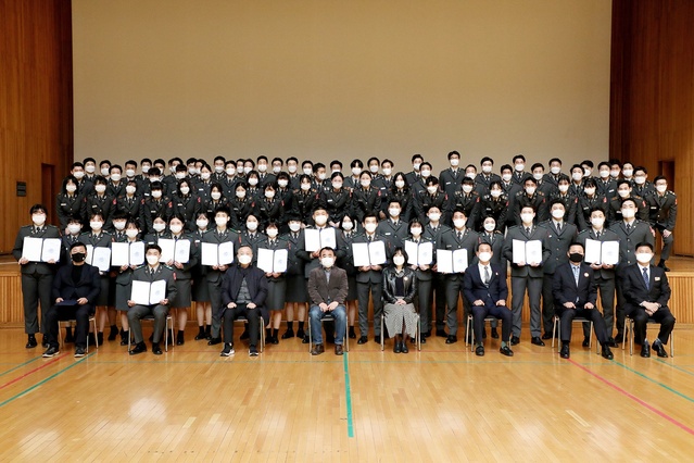 ▲ 영남이공대학교(총장 이재용) 부사관·우정공무원 계열은 15일 오전 11시 천마체육관에서 ‘부사관과 승급 및 제복 착용식’을 개최했다.ⓒ영남이공대