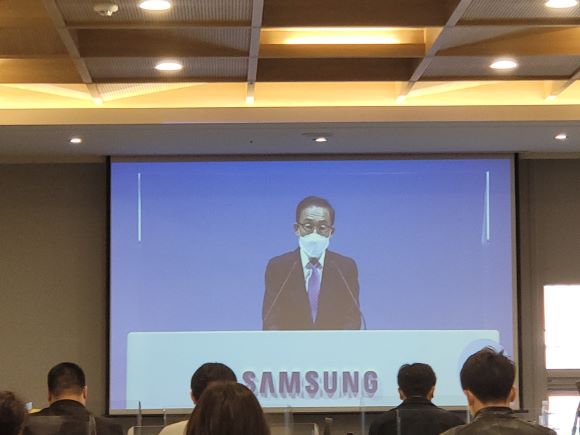 ▲ 삼성전자 DS부문장 김기남 부회장이 17일 오전 경기도 수원시 수원컨벤션센터에서 열린 '제52기 정기 주주총회'에서 사업부문별 경영 현황을 설명하고 있다.ⓒ뉴데일리DB