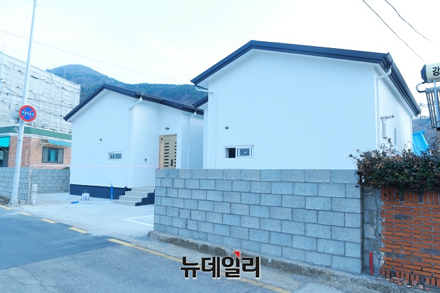 ▲ 대항마을에 조립식 주택들이 건설 중인 모습이다. ⓒ뉴데일리 DB