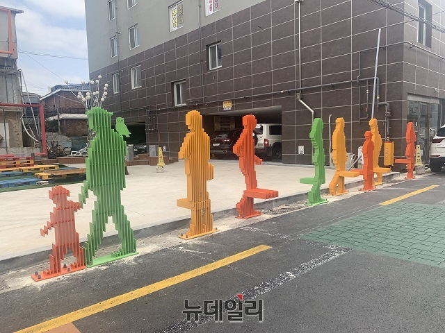 ▲ 포항시 꿈틀로 정류장 프로젝트 의자심기 사업이 본격적으로 시작된다.ⓒ뉴데일리