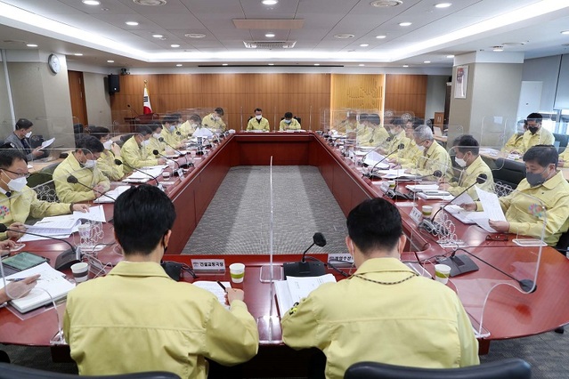 ▲ 22일 충남도청에서 열린 충남도 실국원장회의 장면.ⓒ충남도