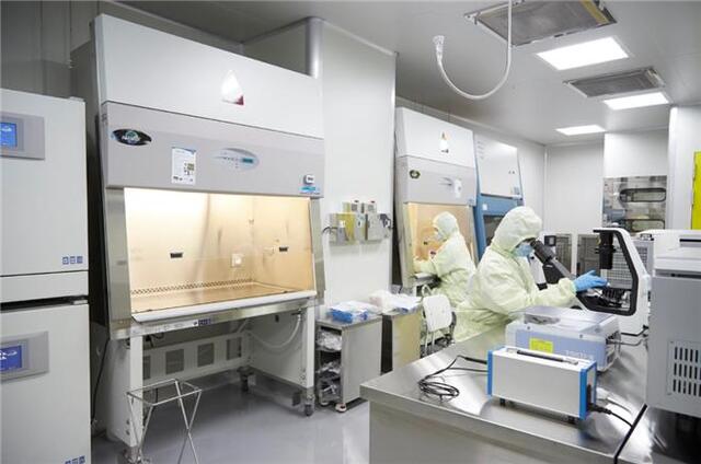 ▲ 도내 바이오기업 연구장면.ⓒ충북산학융학본부