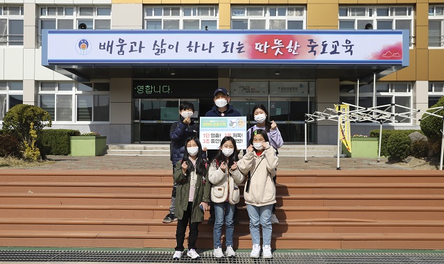 ▲ 신순식 사무총장이 어린이 보호구역 내 교통안전 실천을 위한 ‘어린이 교통안전 릴레이 챌린지’에 참여했다.ⓒ독도재단