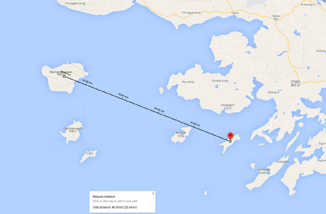 ▲ 북한군이 240mm 개량형 방사포 부대를 배치한 창린도와 백령도 간 거리. ⓒ구글 맵 캡쳐.