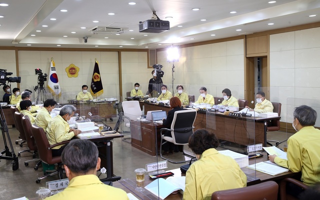 ▲ 대구시의회 예산결산특별위원회(위원장 김태원)가 23일에 ‘2021년도 대구광역시 제1회 추가경정예산안 및 기금운용계획 변경안’에 대한 심사를 해 기정예산 9조 3897억 원보다 2624억 원 증액된 9조 6521억 원의 추경예산안을 ‘원안가결’했다.ⓒ대구시의회