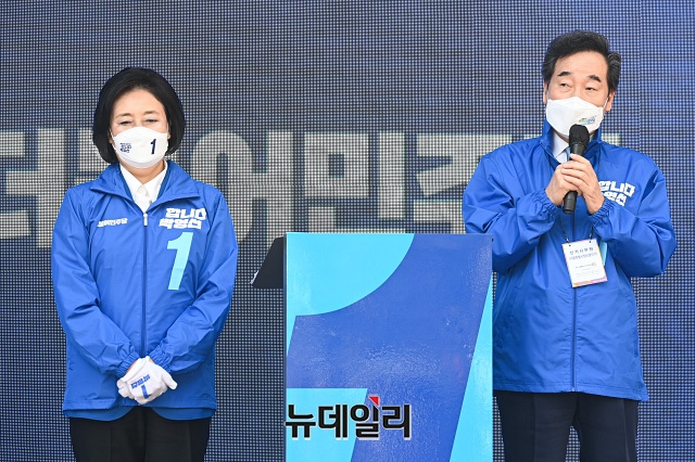 ▲ 이낙연 더불어민주당 상임선대위원장이 25일 오전 서울 구로구 구로디지털단지 지플러스 타워 앞에서 열린 서울시장 유세 출정식에서 박영선 후보 지지호소를 하고 있다. ⓒ권창회 기자