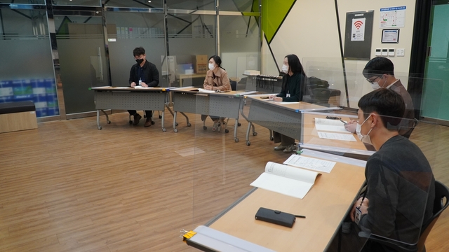 ▲ 경북테크노파크 경북청년창업지원센터는 25일과 26일 2021 경북 청년CEO 재도약 지원사업의 선정자 5명을 대상으로 오리엔테이션을 가졌다.ⓒ경북테크노파크